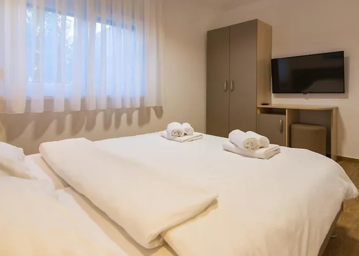 Апартаменти Life Modern With Terraces Near Arena - Free Parking - Walk To Center *