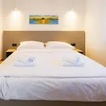 Life Modern With Terraces Near Arena - Free Parking - Walk To Center Apartment *