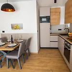 Life Modern With Terraces Near Arena - Free Parking - Walk To Center Apartment *