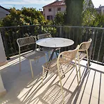 Life Modern With Terraces Near Arena - Free Parking - Walk To Center Apartment *