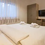 Apartment Life Modern With Terraces Near Arena - Free Parking - Walk To Center *