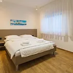 Life Modern With Terraces Near Arena - Free Parking - Walk To Center Apartment *