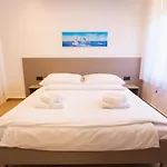 Life Modern With Terraces Near Arena - Free Parking - Walk To Center Apartment *