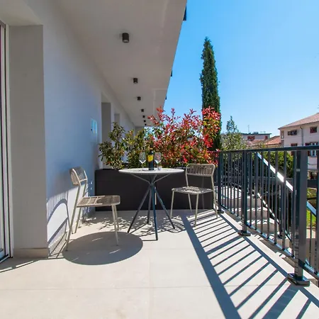 Life With Free Parking Pula