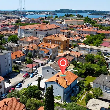 Life With Free Parking Apartman